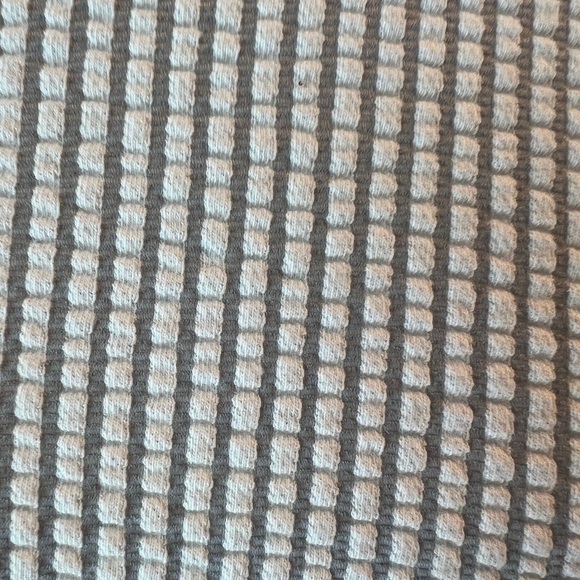 💐Green Envelope gray/white pinstripe bell sleeved stretch blouse, size L. EUC! - Picture 4 of 6